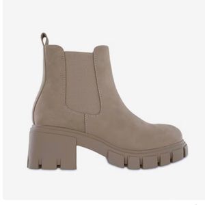 MIA Ivy Bootie in Taupe size 5